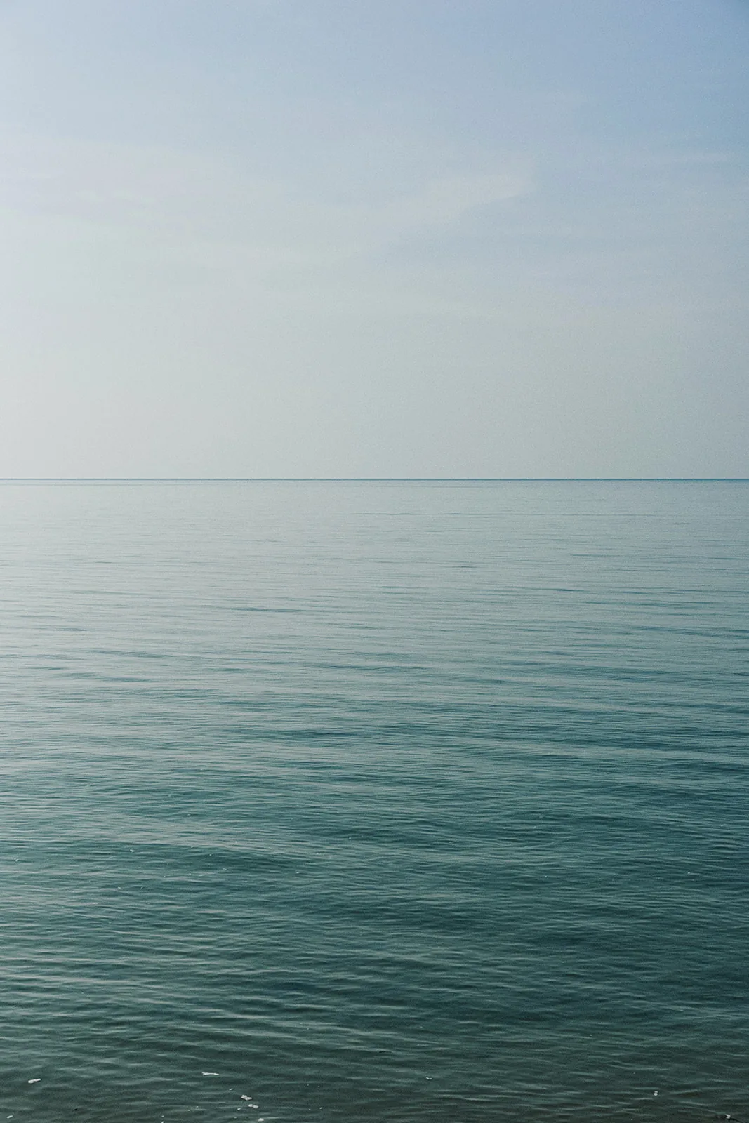 Calm turquoise sea meeting the horizon at Bang Kao Beach